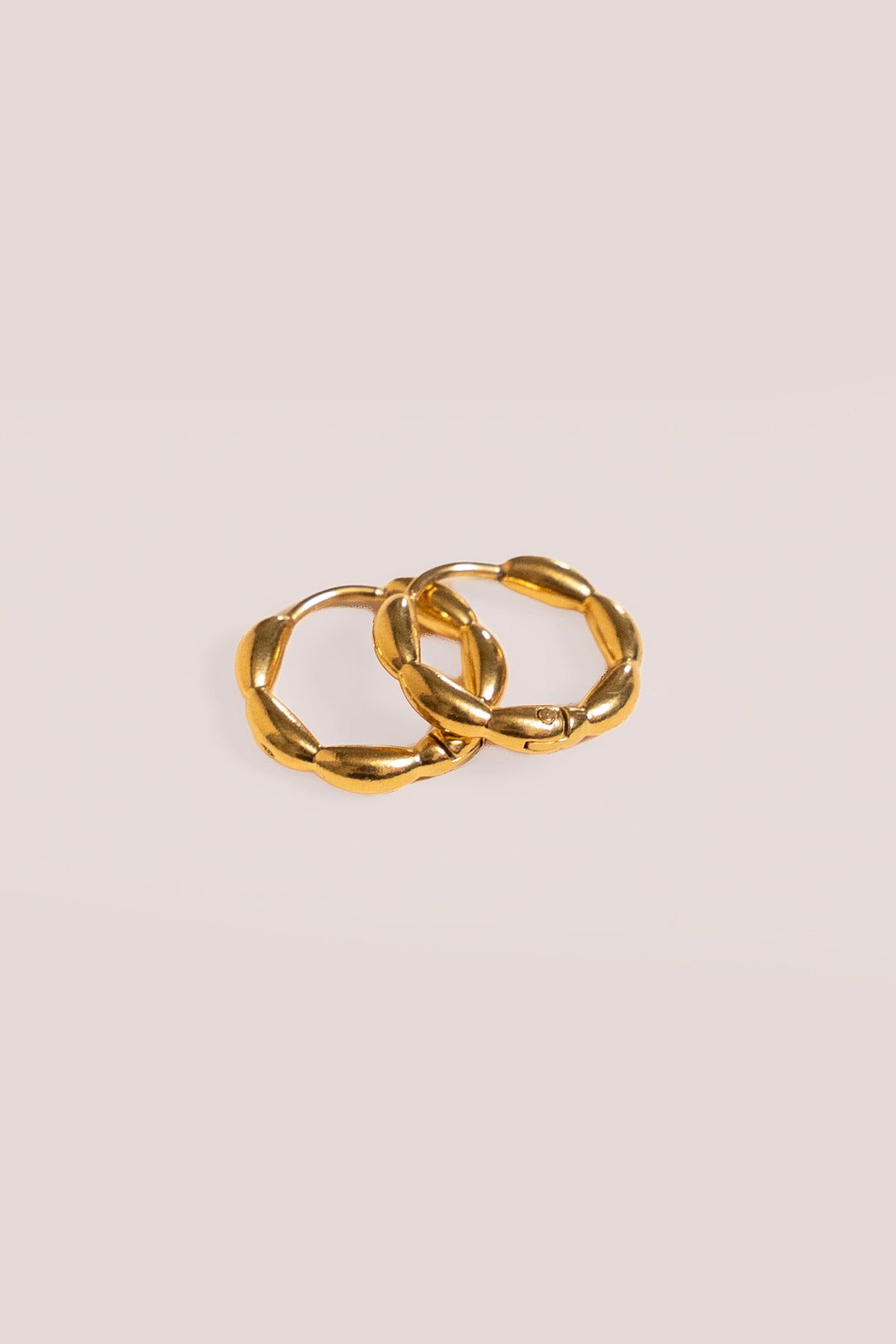 Lova Huggie Earrings - Milla Hart