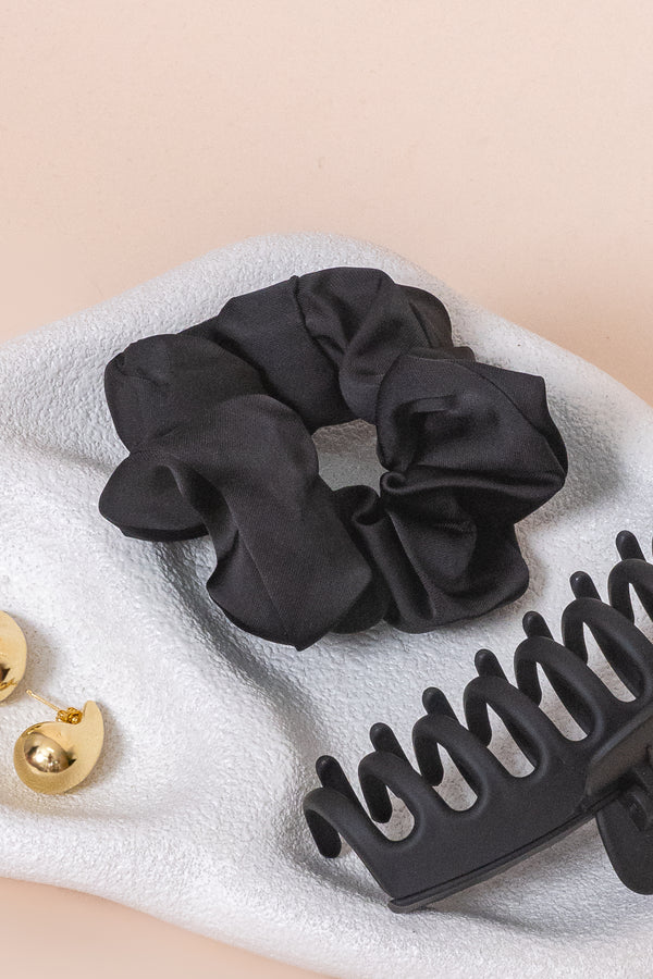 Elsa Scrunchie in Black