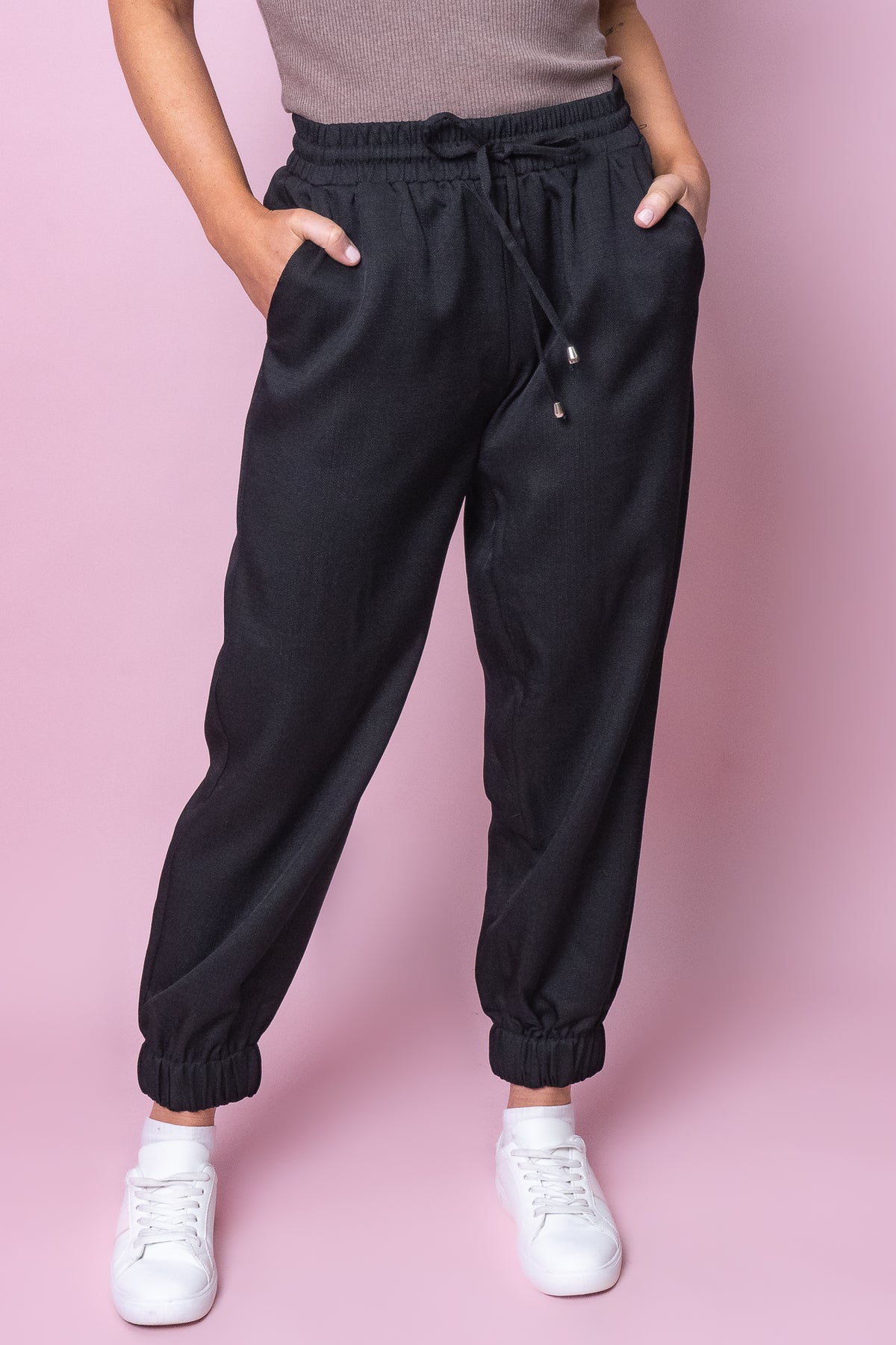 Reggie Joggers in Black