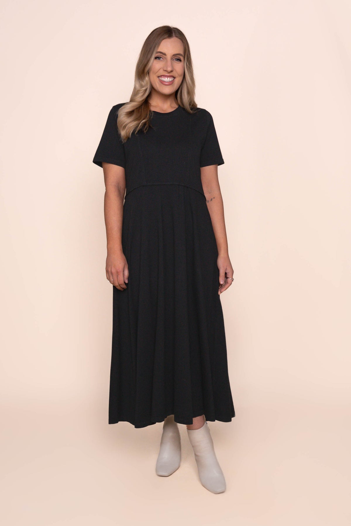Eva Midi Dress in Black - Foxwood