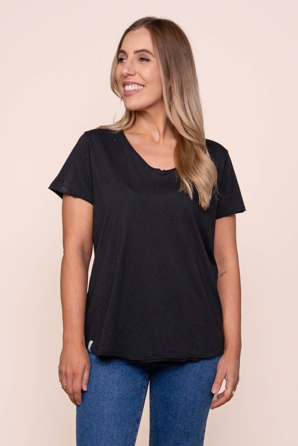 Pima Vee Tee in Black - Elm