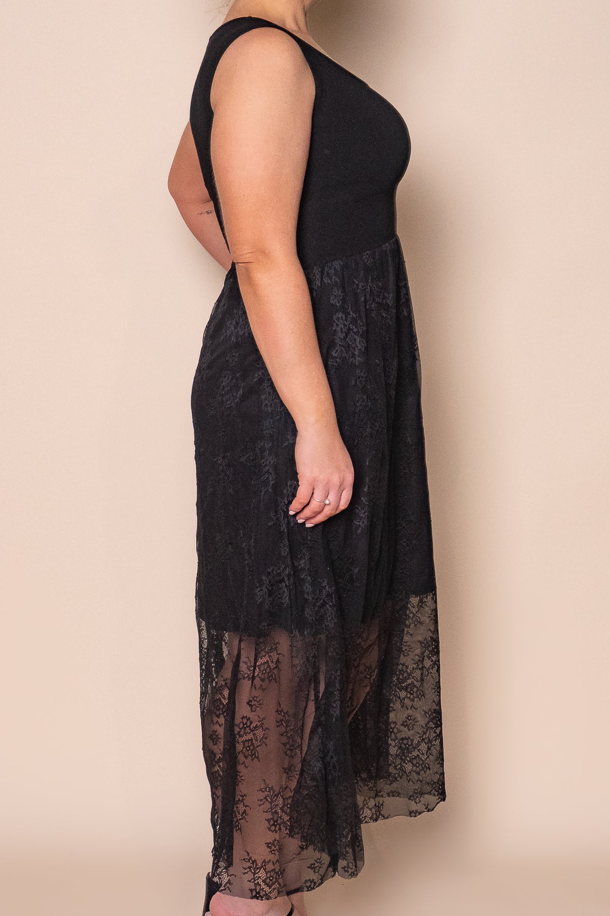 Ora Lace Midi Dress in Black