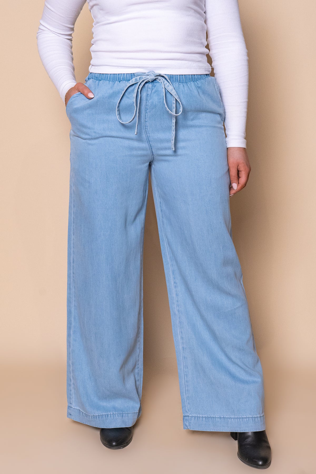 Toni Pants in Light Blue