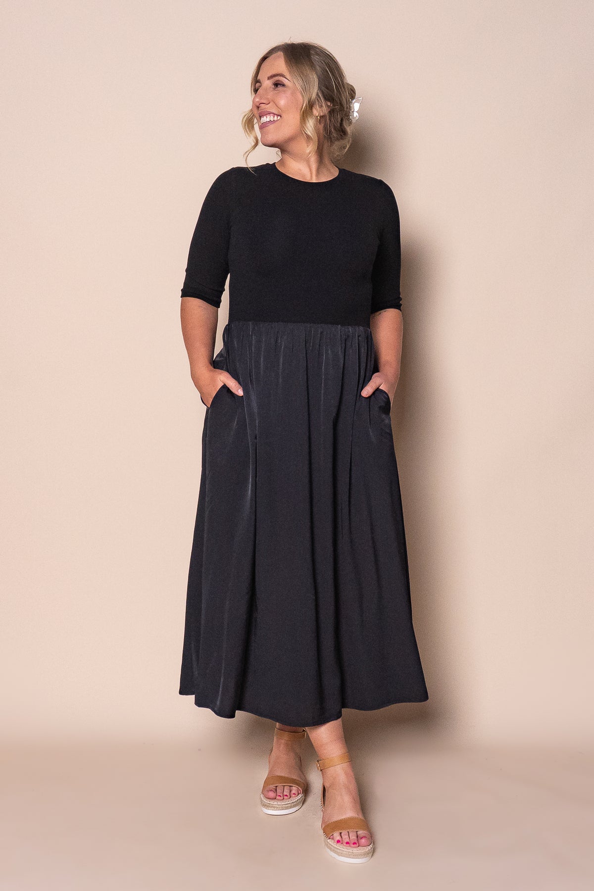 Venetta Midi Dress in Black/Black