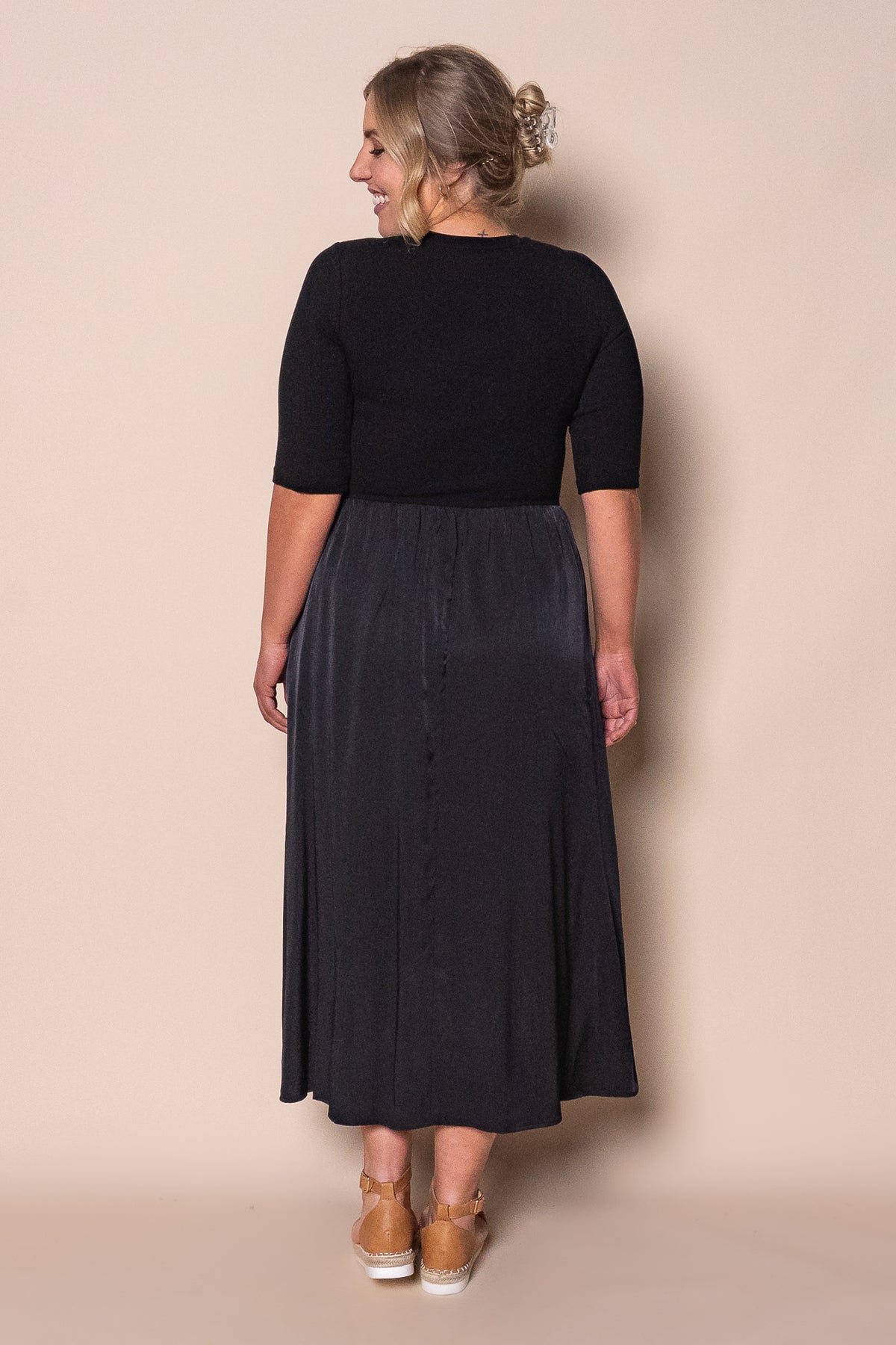 Venetta Midi Dress in Black/Black