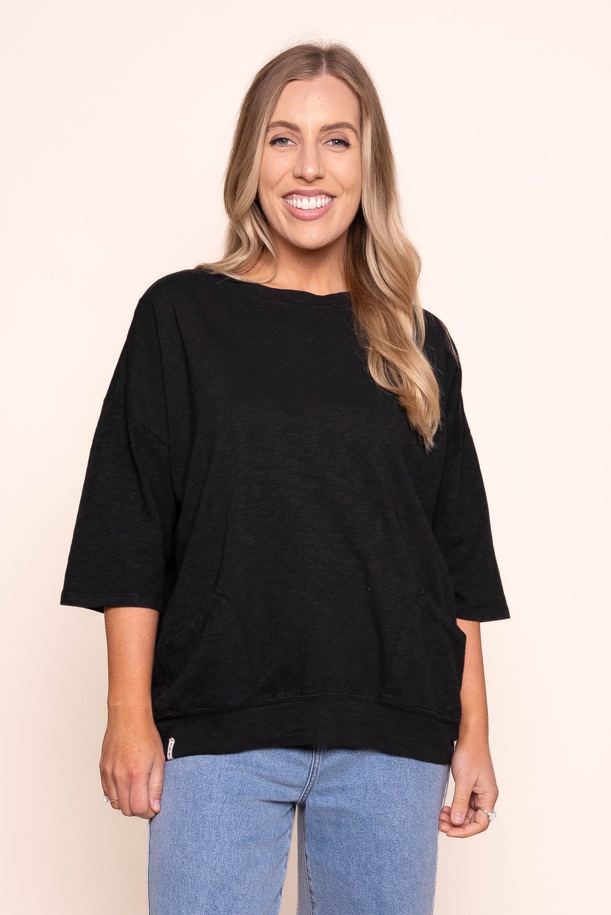 Mazie Sweat Top in Black - Elm
