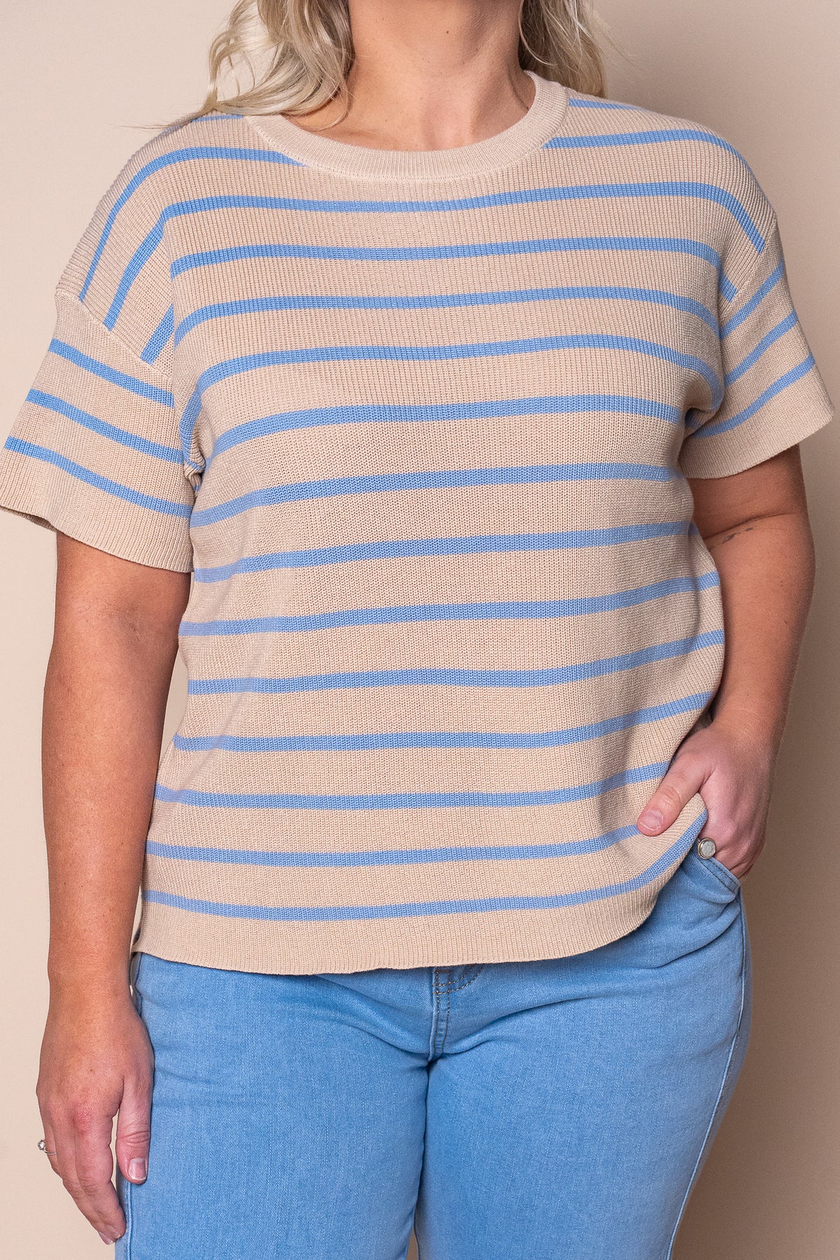Kiley S/S Striped Knit Top in Latte
