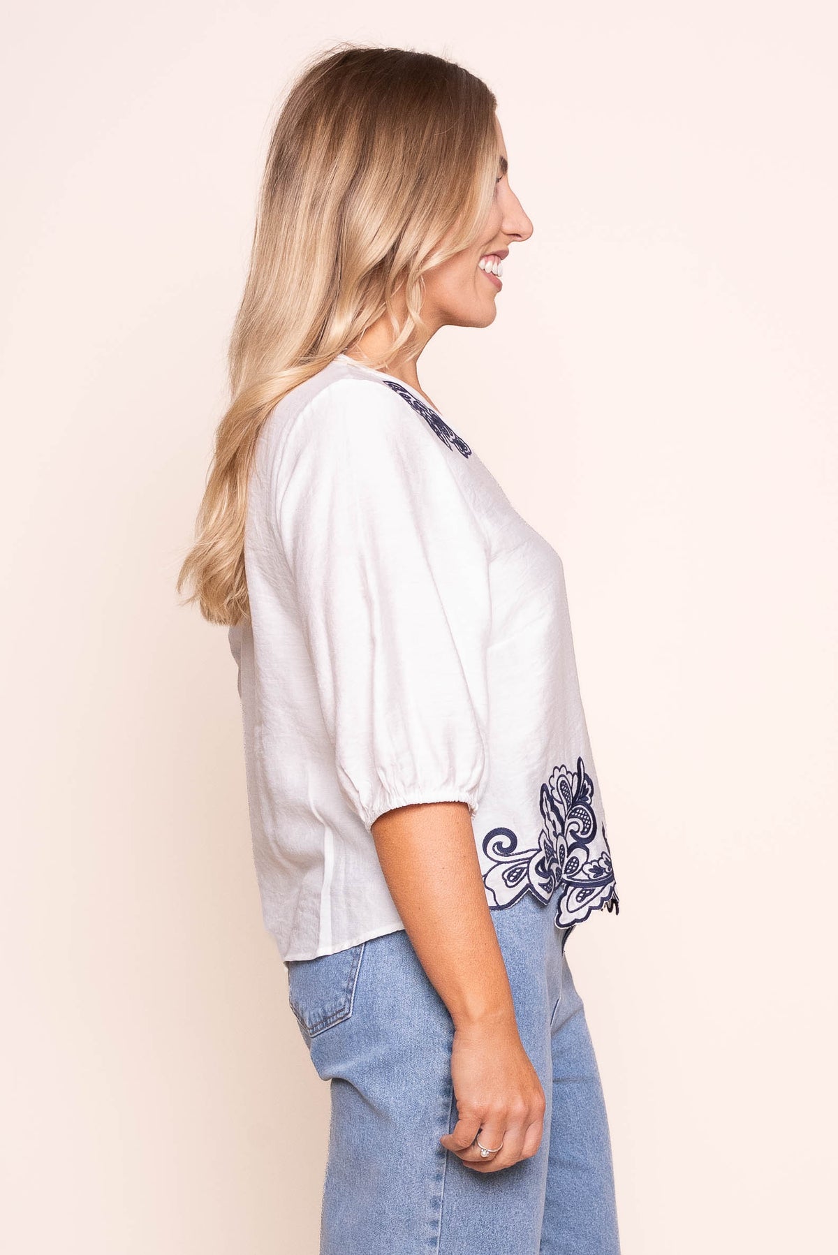 Tigi S/S Embroidered Top in White