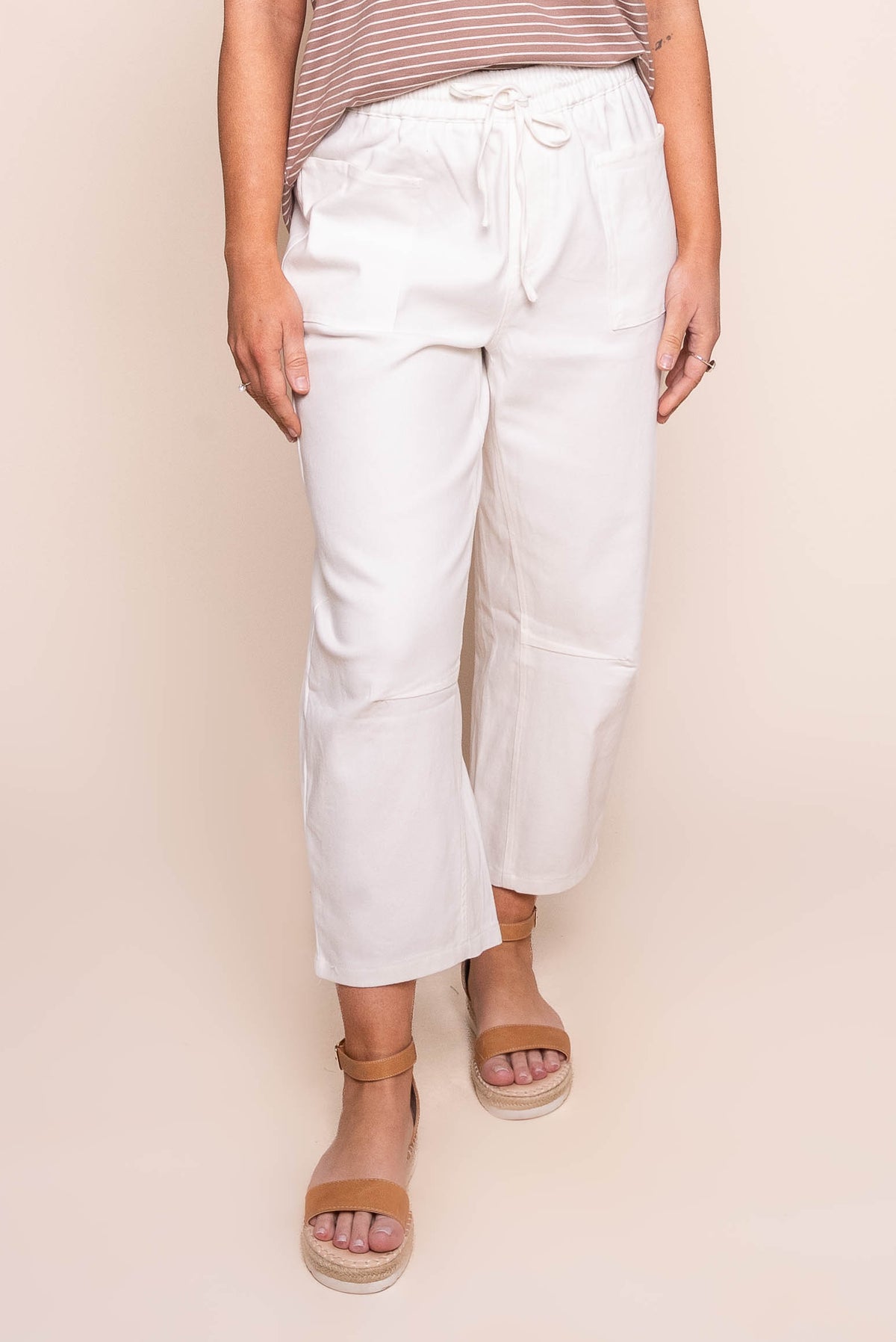 Arli Barrel Leg Denim Pants in White