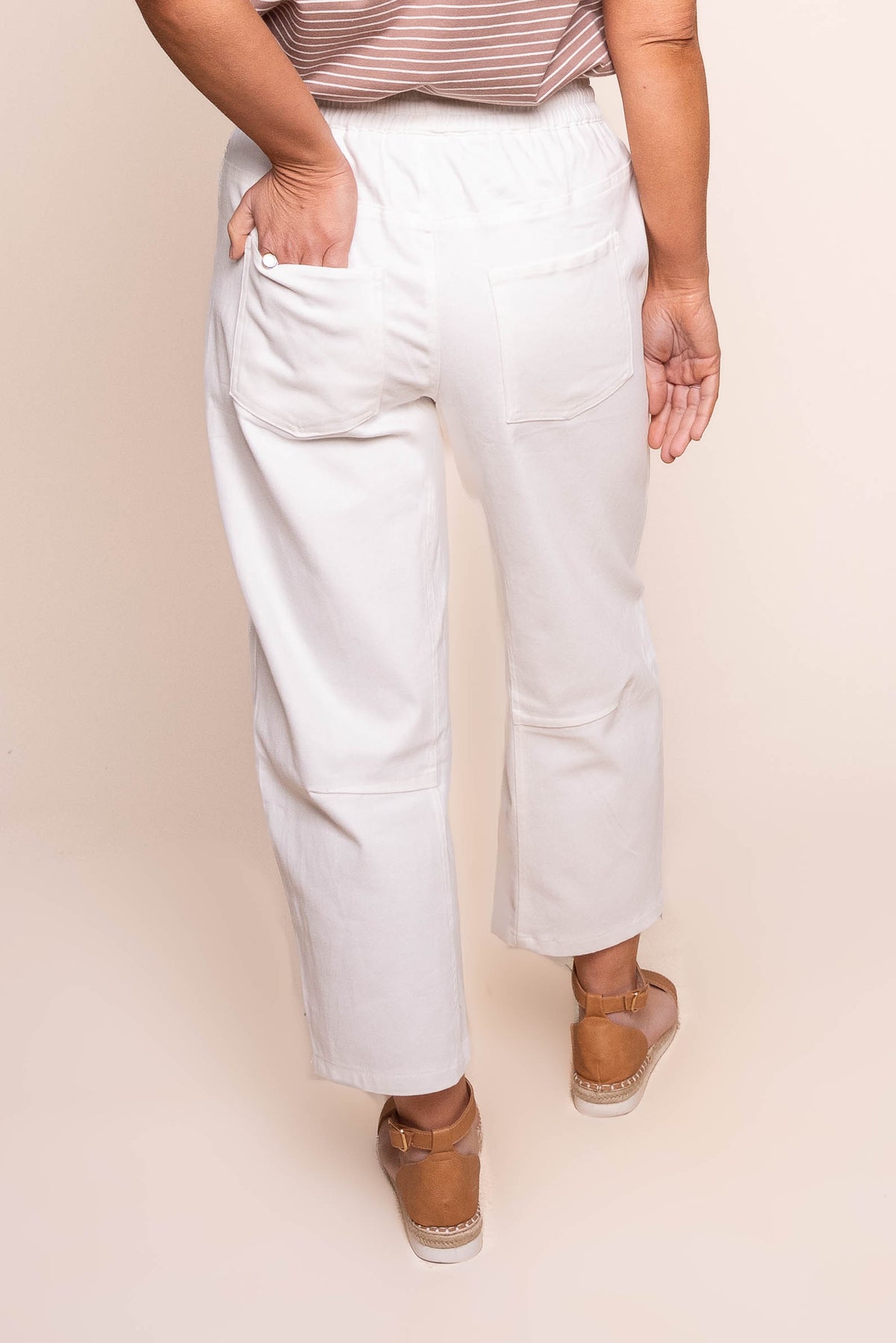 Arli Barrel Leg Denim Pants in White