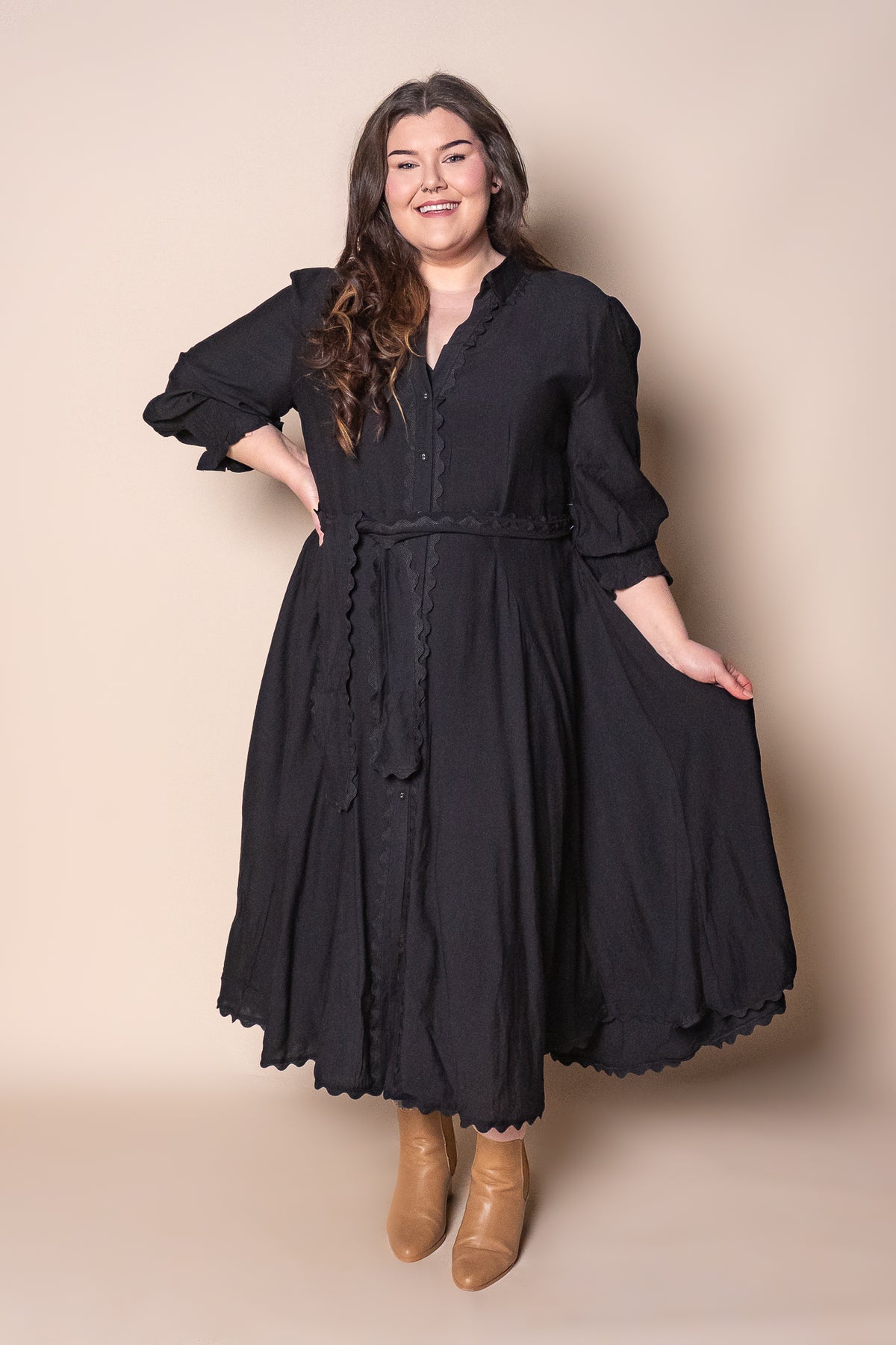 Iggy Midi Dress in Black