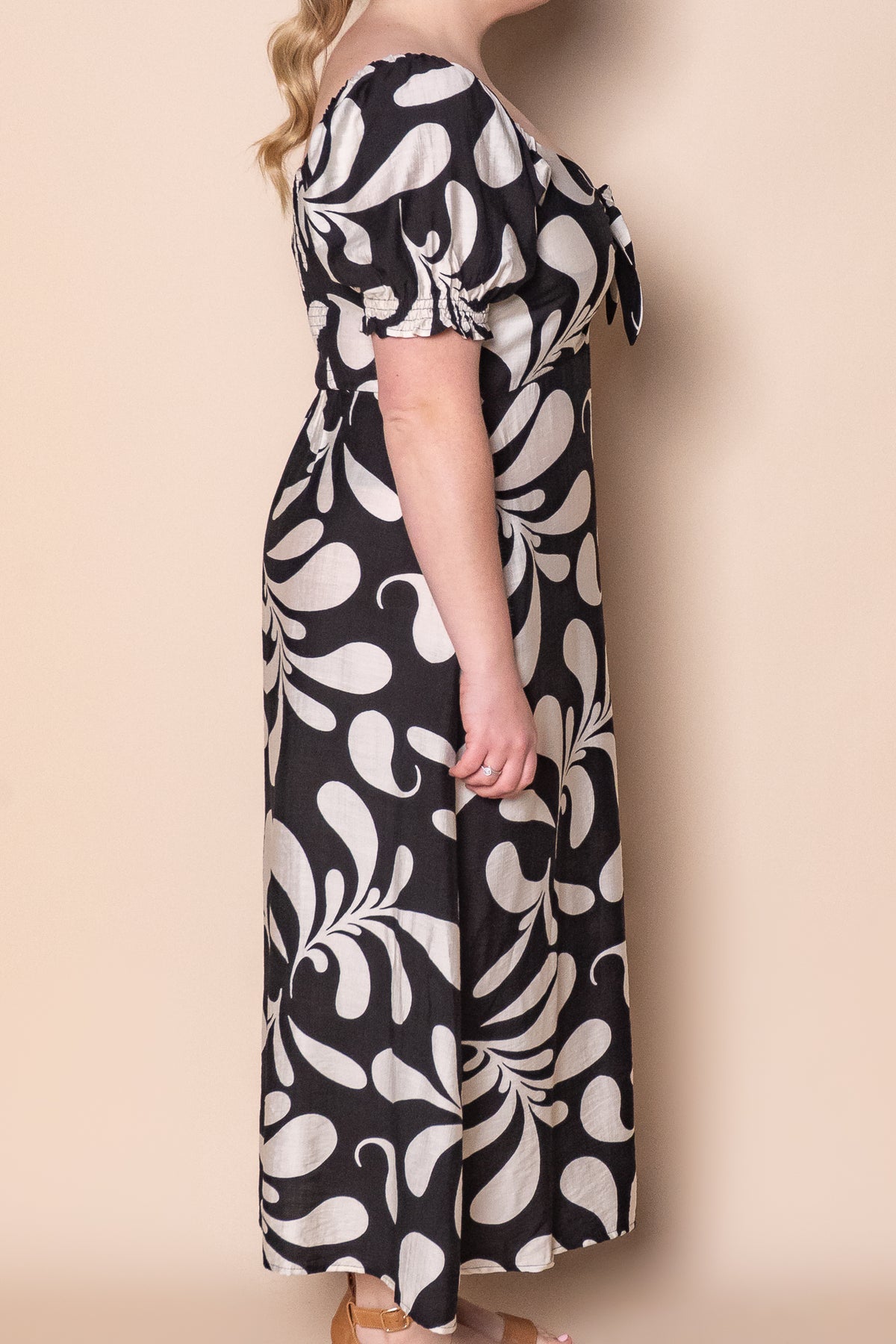 Renalta Midi Dress in Black