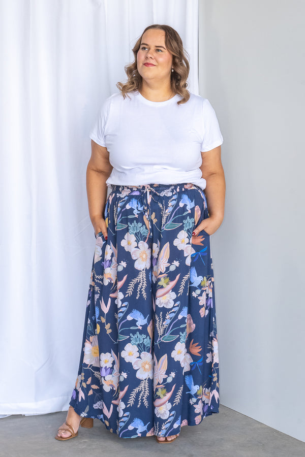 Lizzo Pants in Navy