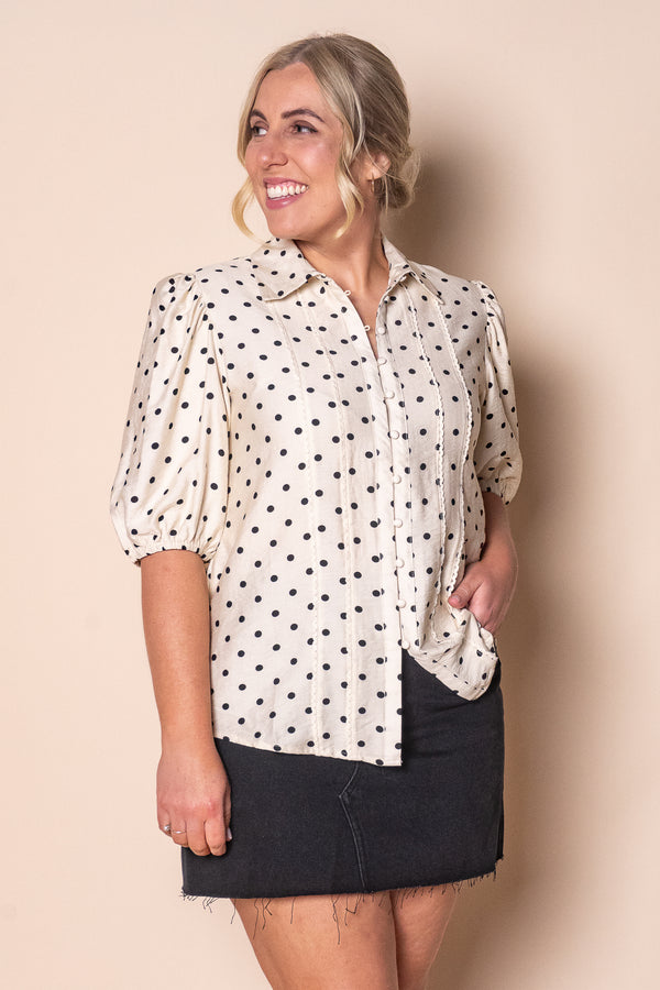 Roberts Polka Dot S/S Top in Vintage Cream
