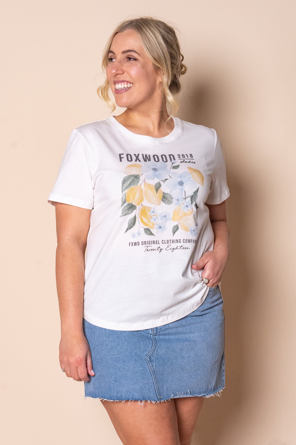 Limoncello Tee in Vintage White - Foxwood