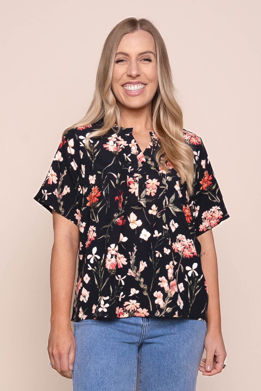Lyla S/S Floral Top in Black
