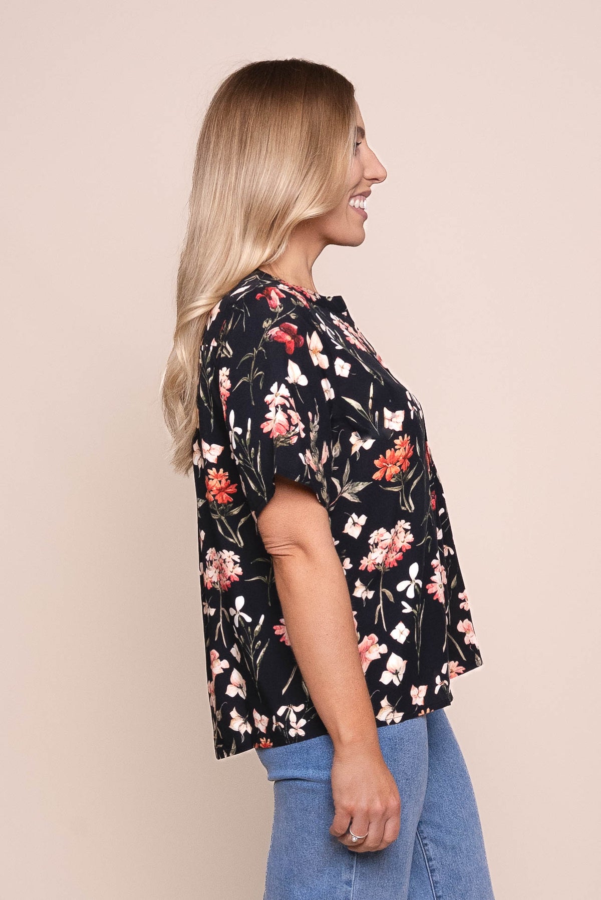 Lyla S/S Floral Top in Black