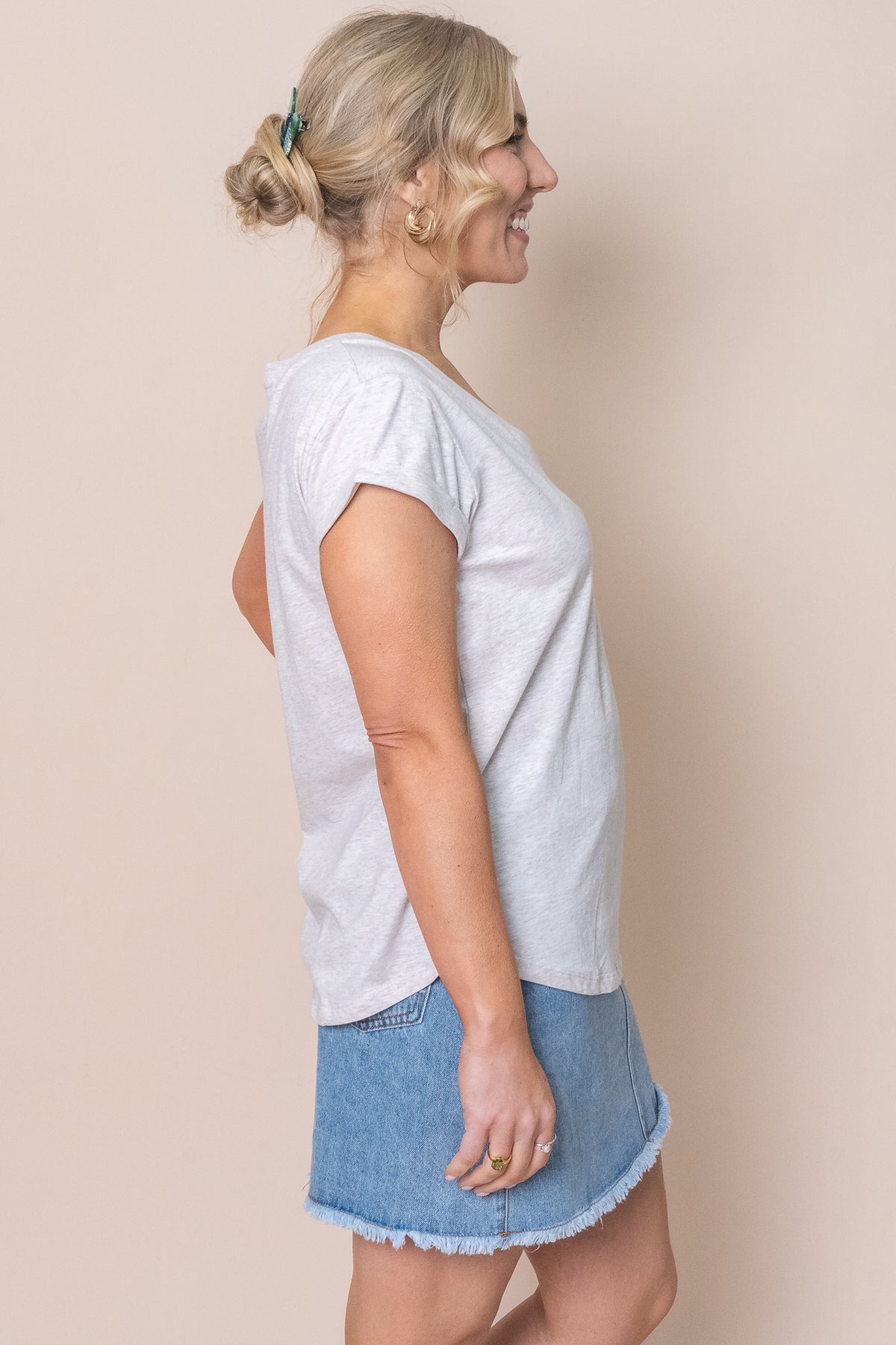 Marle Vee Tee in Oat Marle - Foxwood