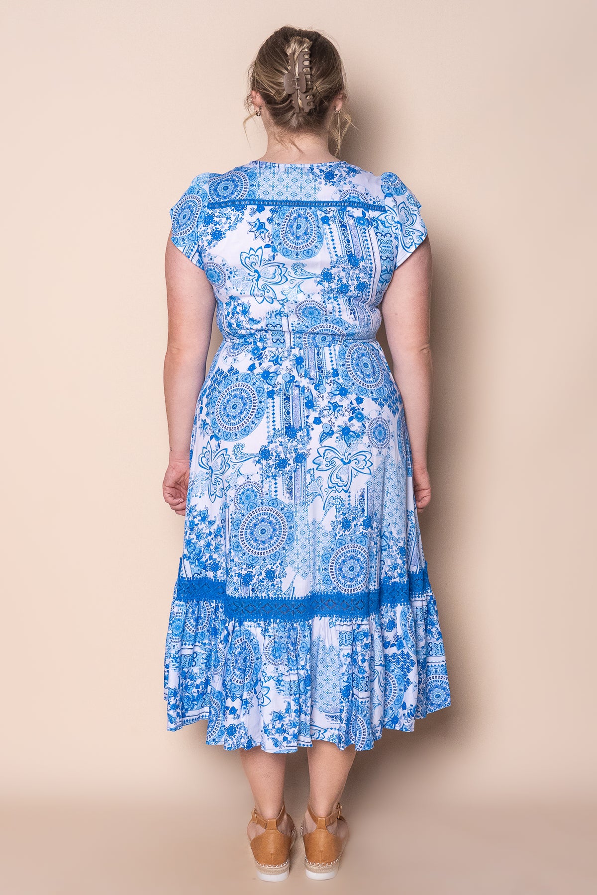 Quinley Paisley Midi Dress in Sky Blue