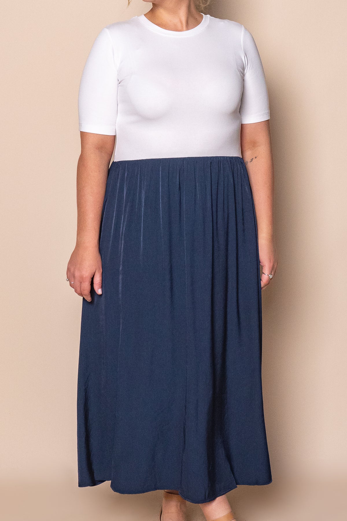 Venetta Midi Dress in White/Navy