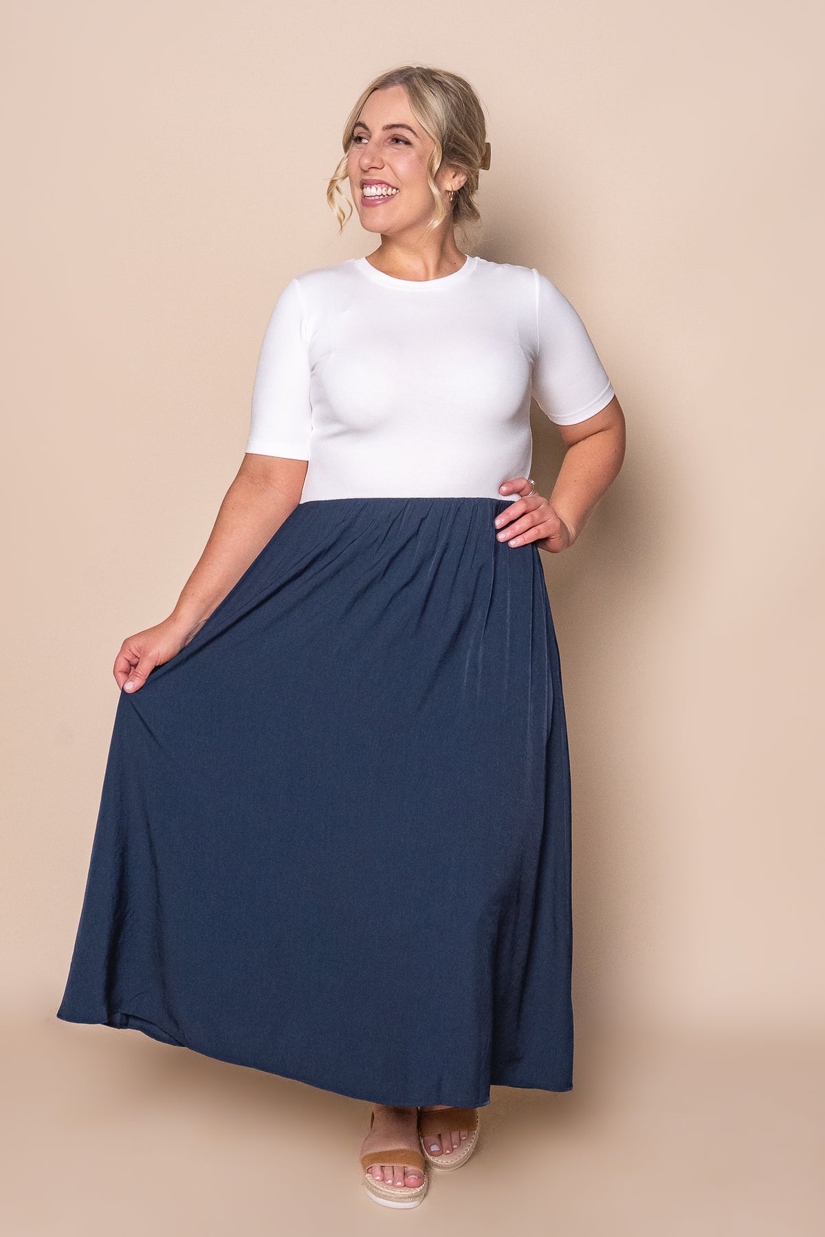 Venetta Midi Dress in White/Navy