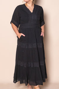 Delta-Rose Midi Dress in Black