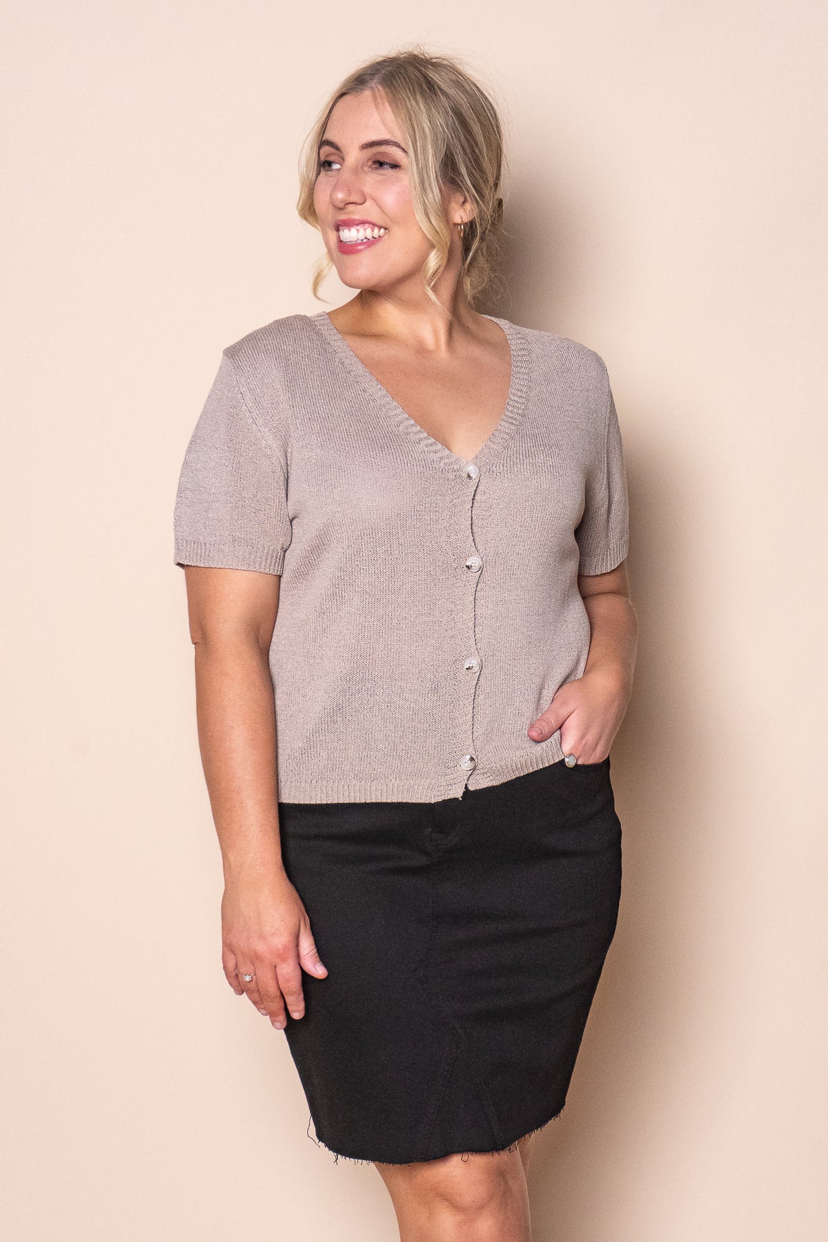 Skylar Crepe Knit Cardi Top in Mocha