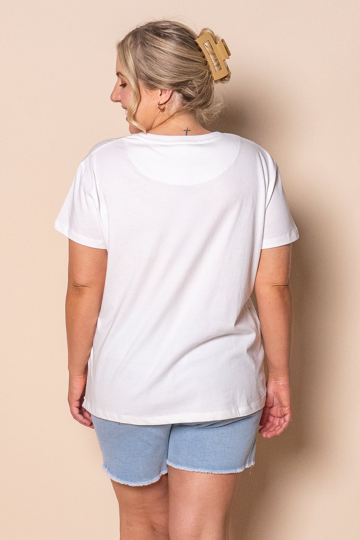 Malibu Tee in Vintage White - Foxwood