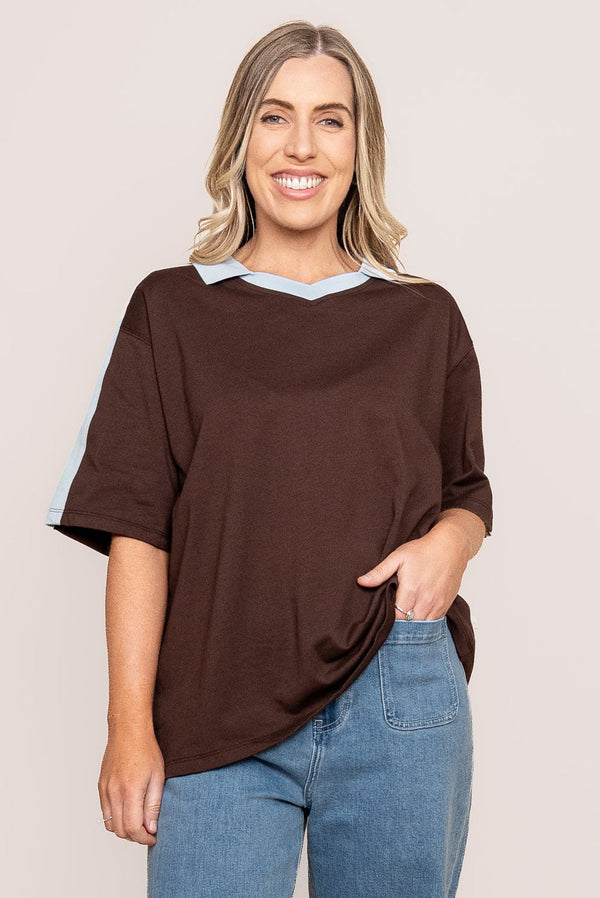 Harli Contrast Polo Tee in Chocolate - Silent Theory
