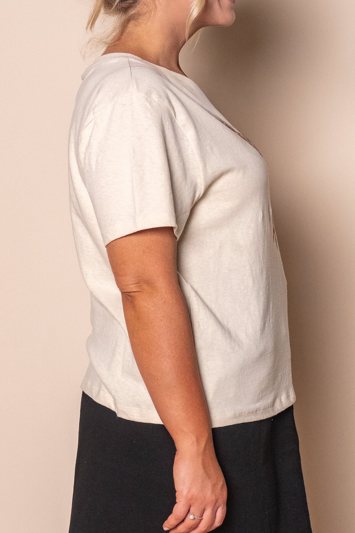 Bobbi Regular Tee in Vanilla - All About Eve