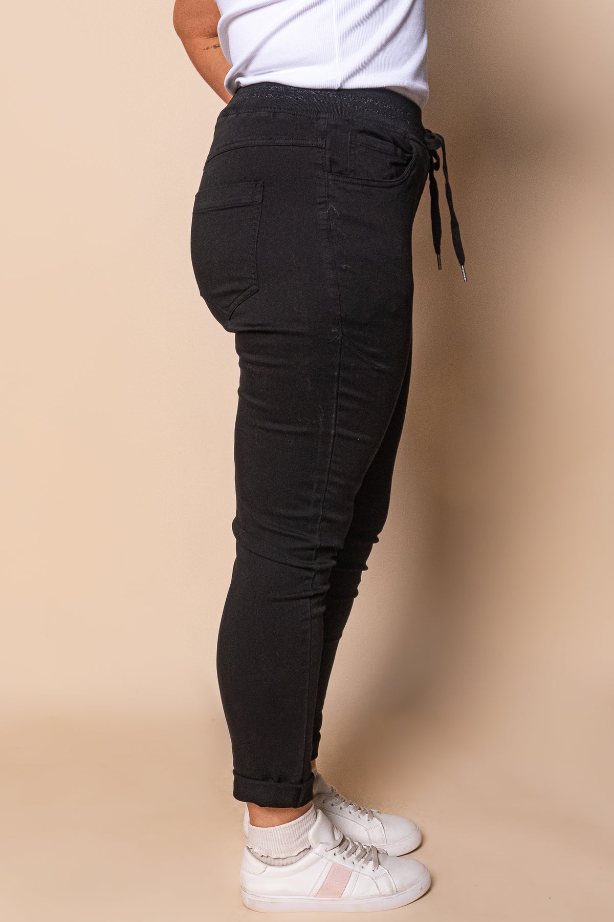 Sylvia Jogger Pants in Black - Foxwood