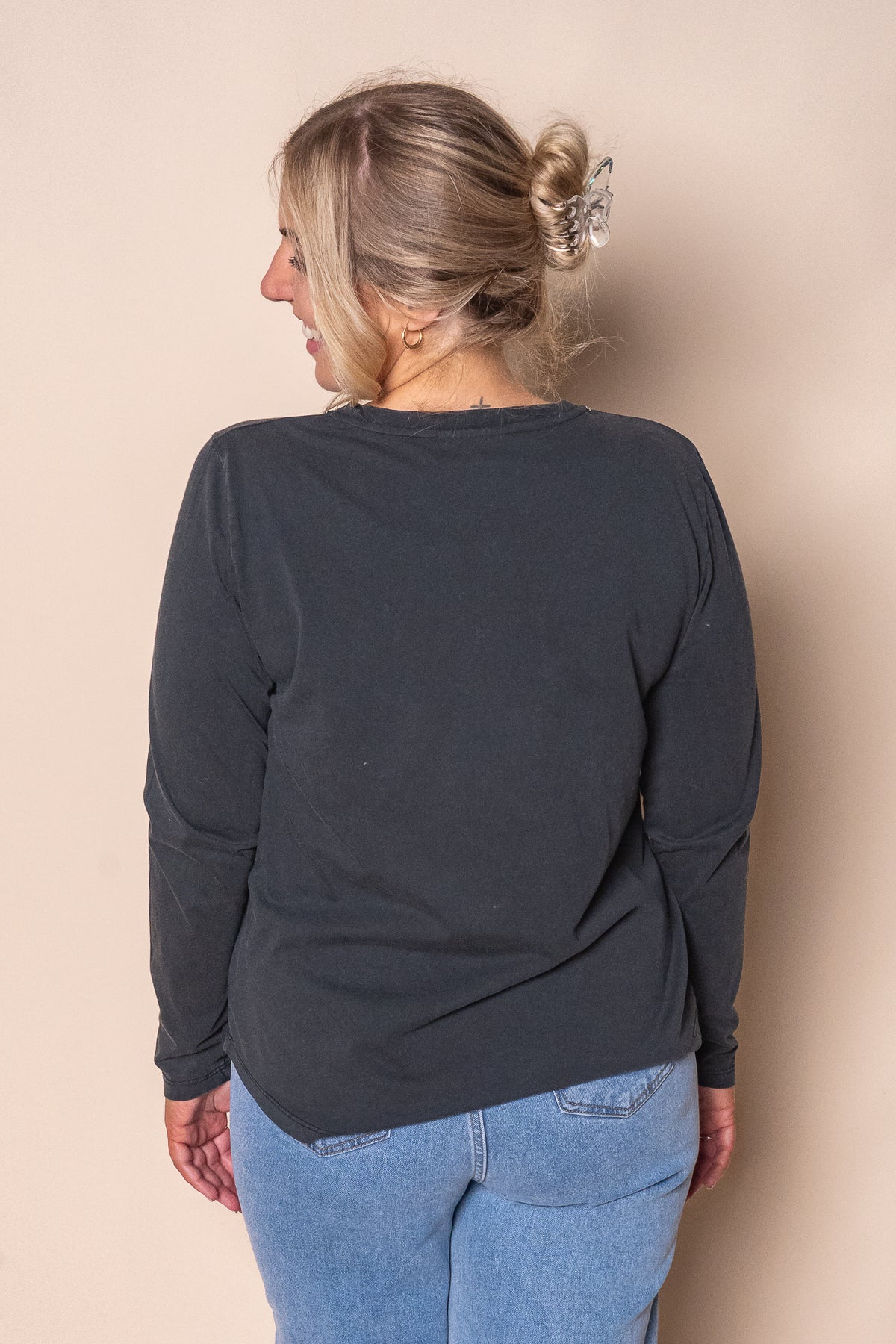 Signature L/S Tee in Washed Black - Foxwood