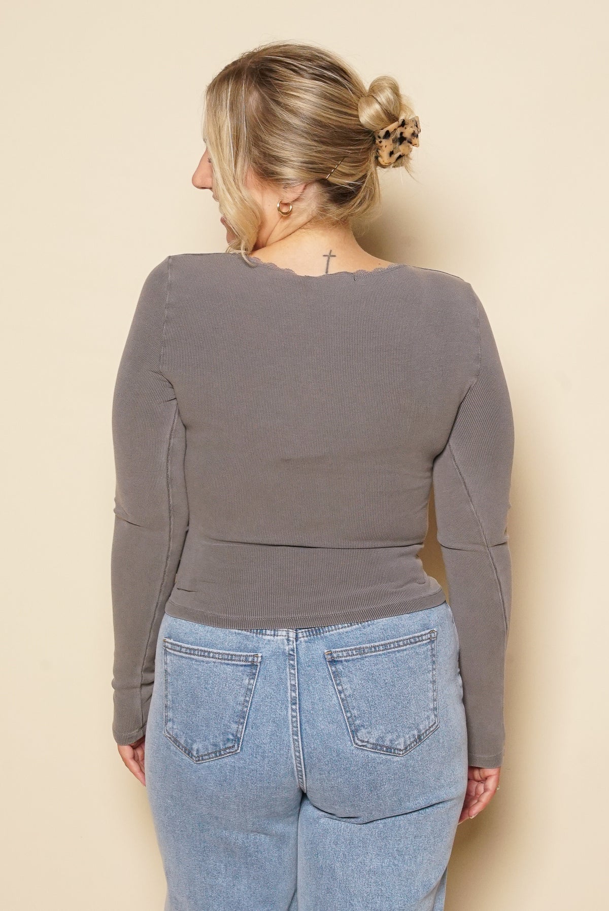 Washed Rib Scoop Neck L/S Tee in Charcoal - All About Eve