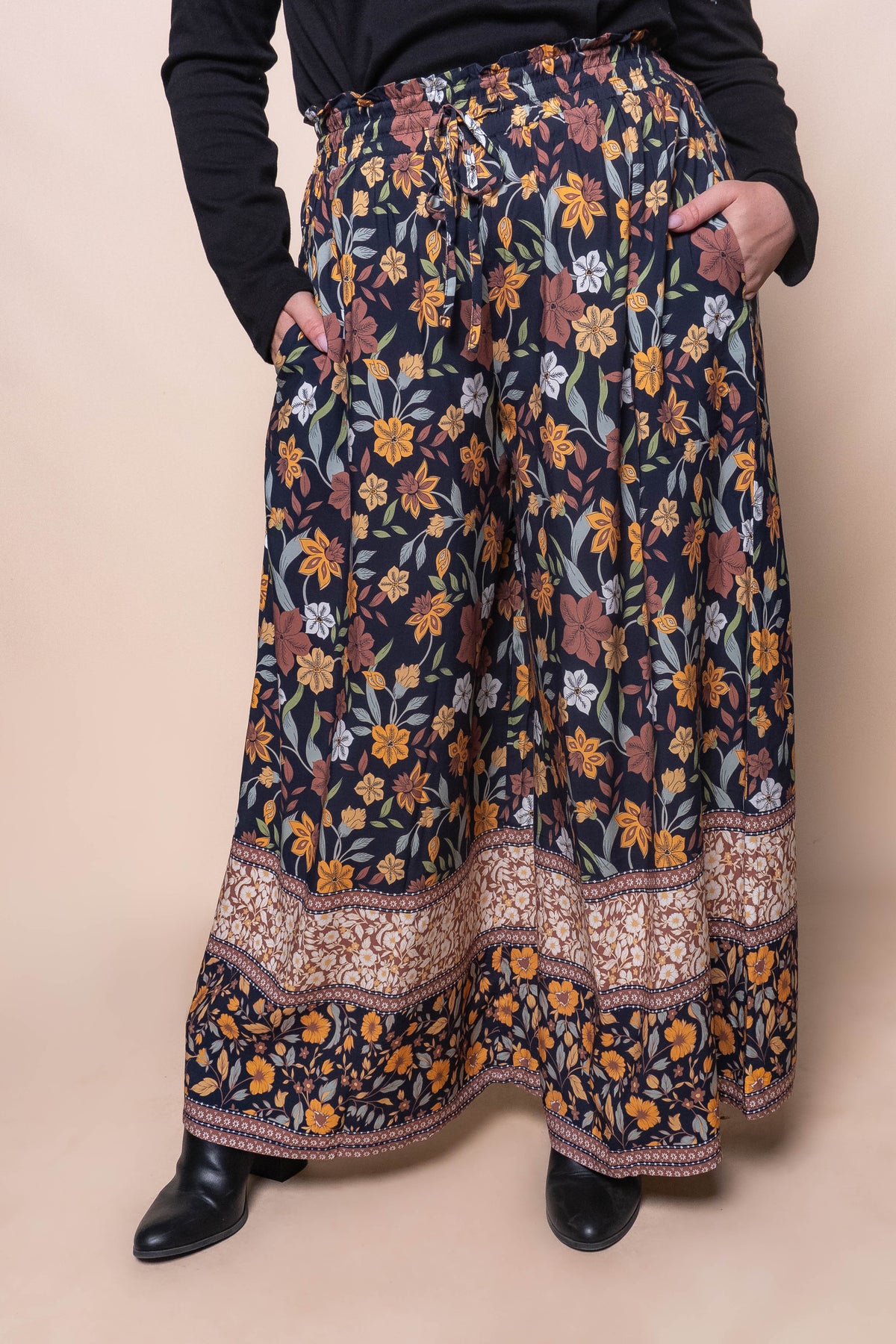 Yolande Floral Pants in Deep Navy