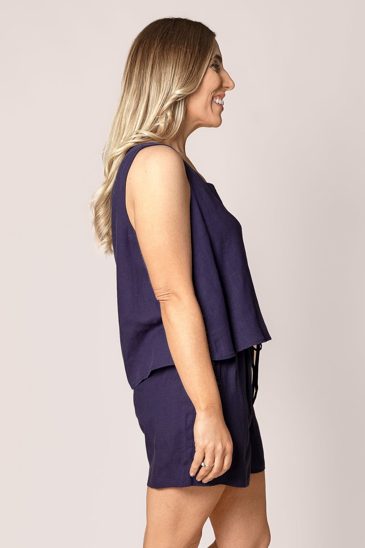 Jamie Linen Top in Navy