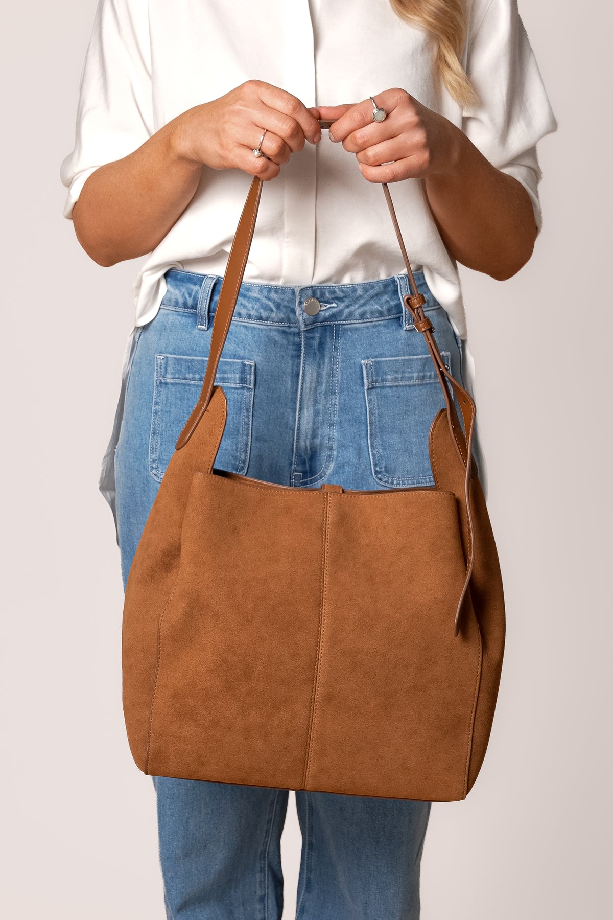 Elin Hobo Bag in Tan - Milla Hart